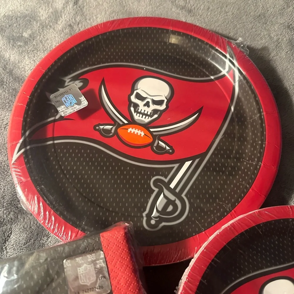 Tampa Bay Buccaneers Paper Plates & Napkins Party Tailgating Super Bowl